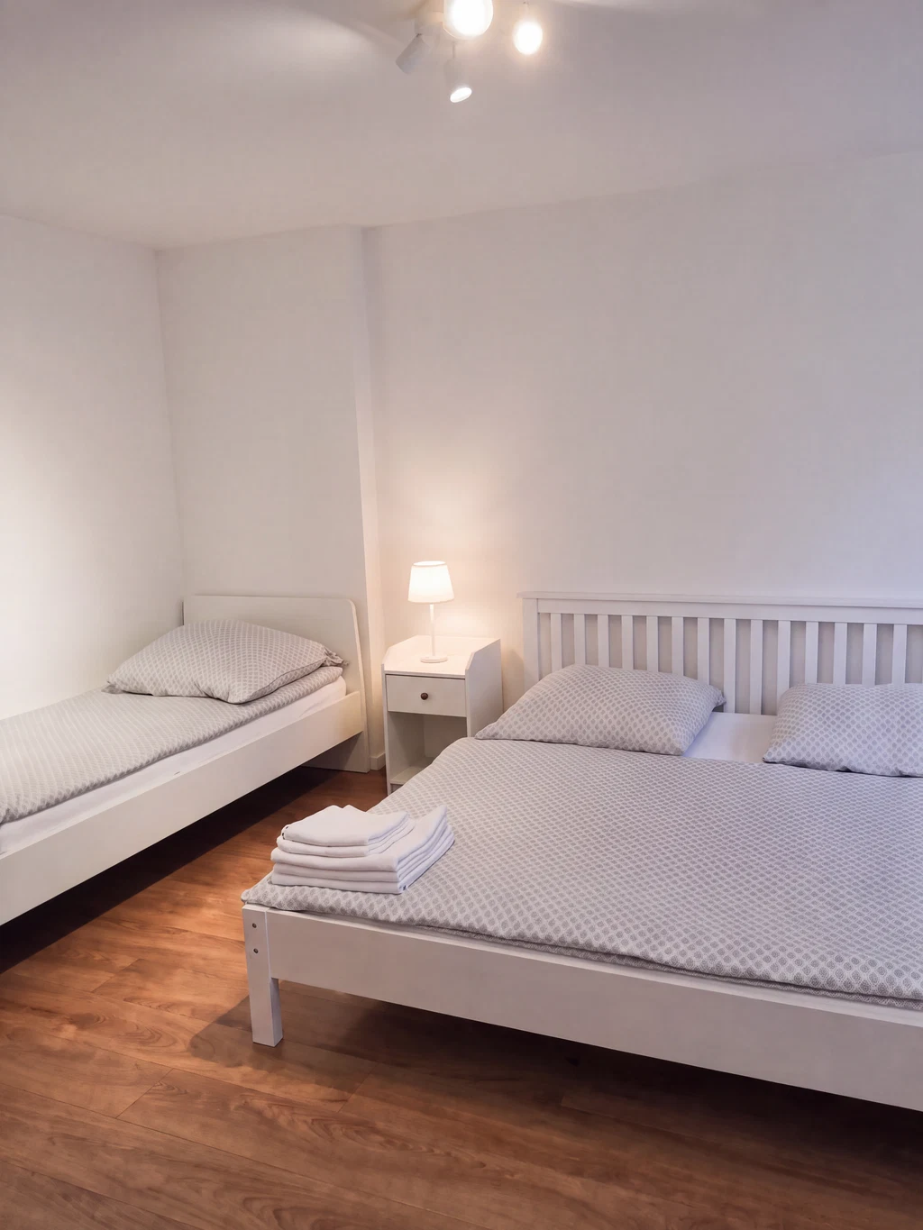 Schlafzimmer mit zwei Betten