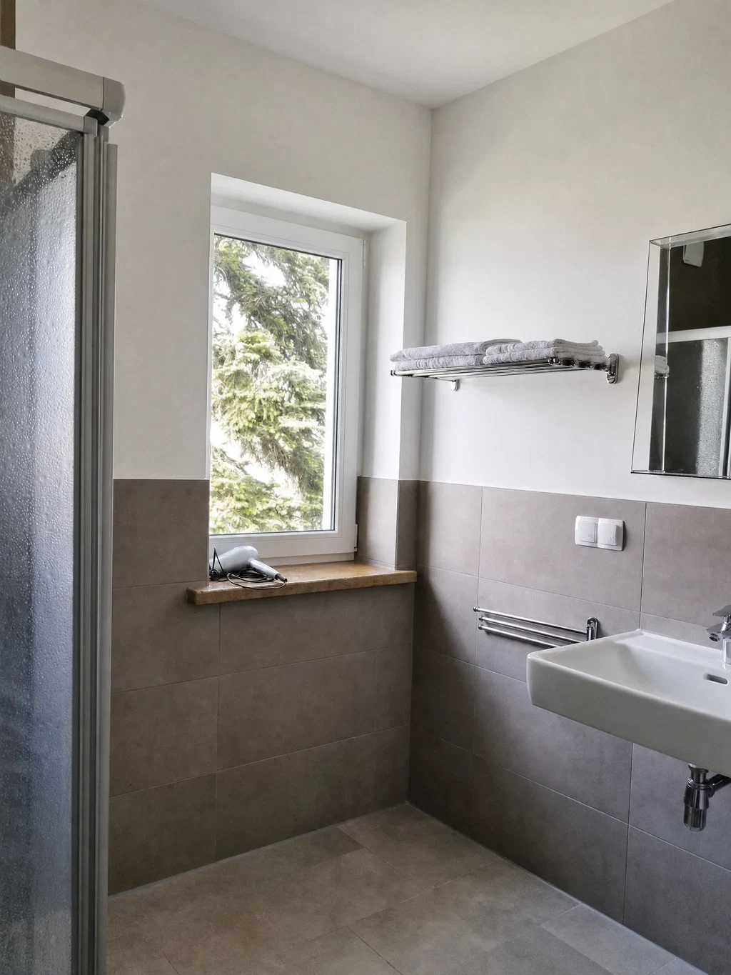 Badezimmer mit Tageslicht